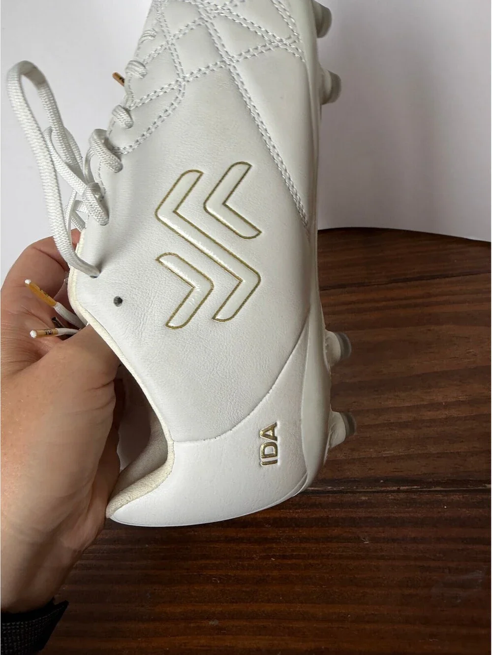 IDA White Quilted Soccer Cleats Size 8 Women's